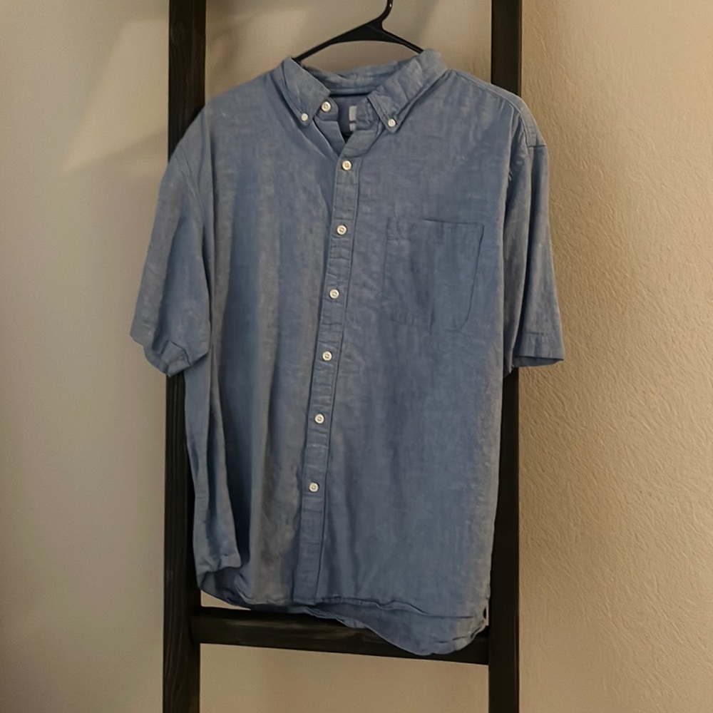 Men’s blue linen short sleeve button up